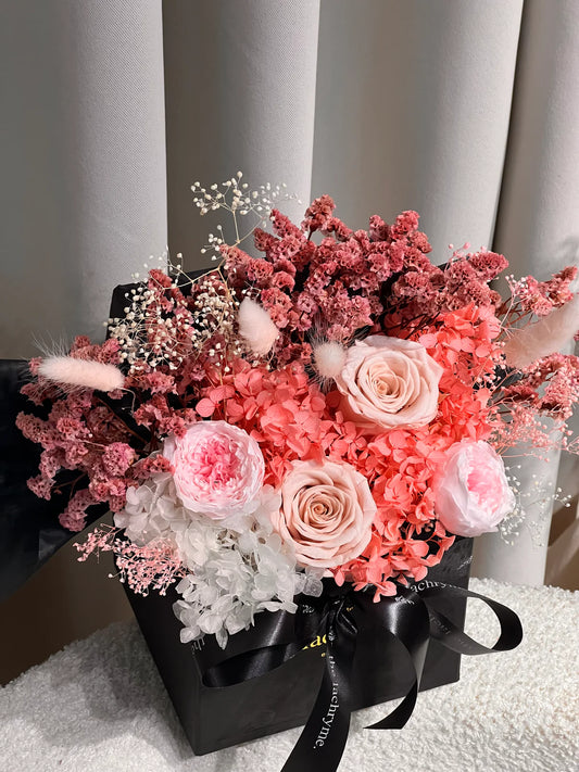 Paeon in Black | Preserved Blooms | Le Fleur