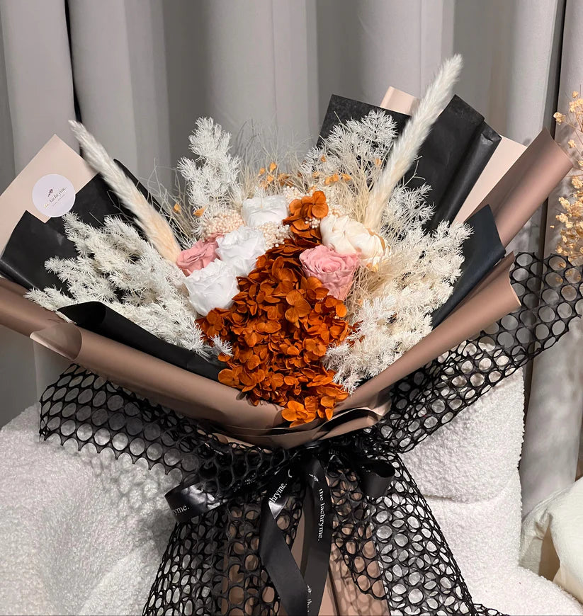 Hera | Preserved Blooms | Deluxe