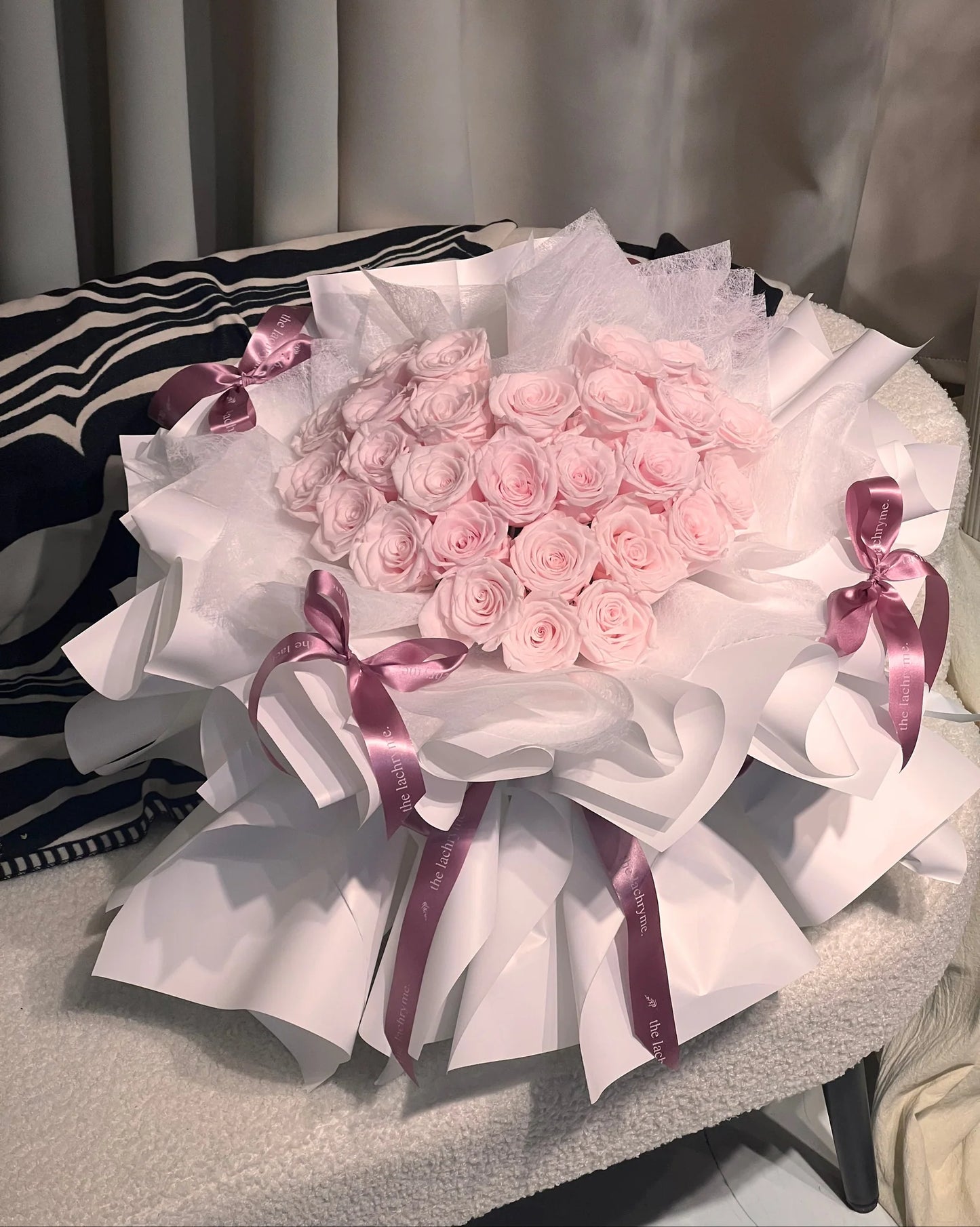 Château Fleur | 27 Preserved Roses | Round Blooms in Luxurious