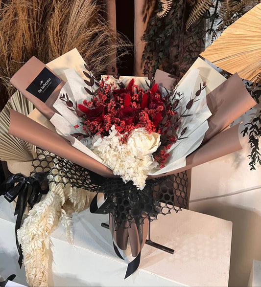 Lara | Preserved Blooms | Deluxe