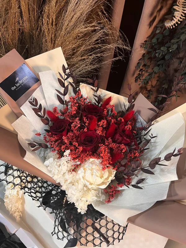 Lara | Preserved Blooms | Deluxe