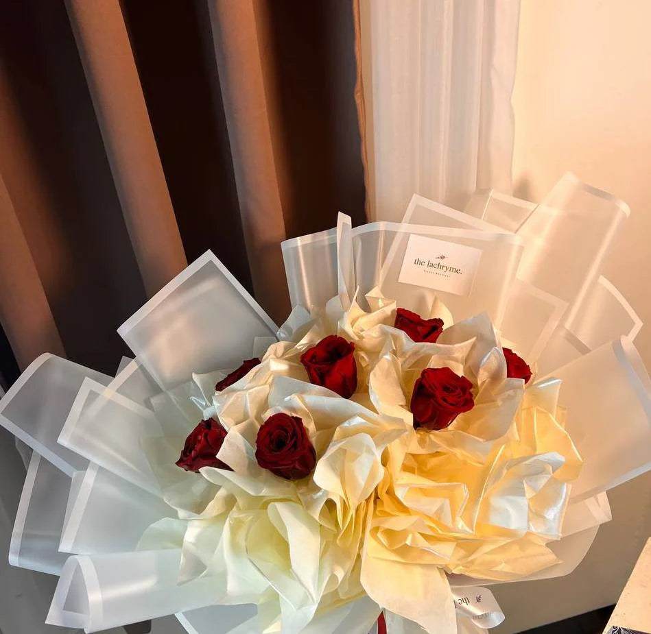 Zahra Blooms | 7 Preserved Roses | Luxurious