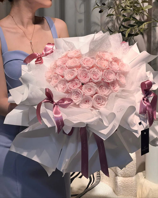 Château Fleur | 27 Preserved Roses | Round Blooms in Luxurious