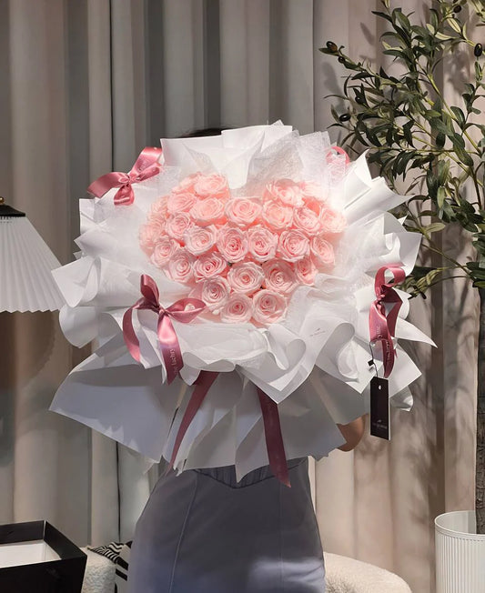 Château Fleur | 27 Preserved Roses | Round Blooms in Luxurious